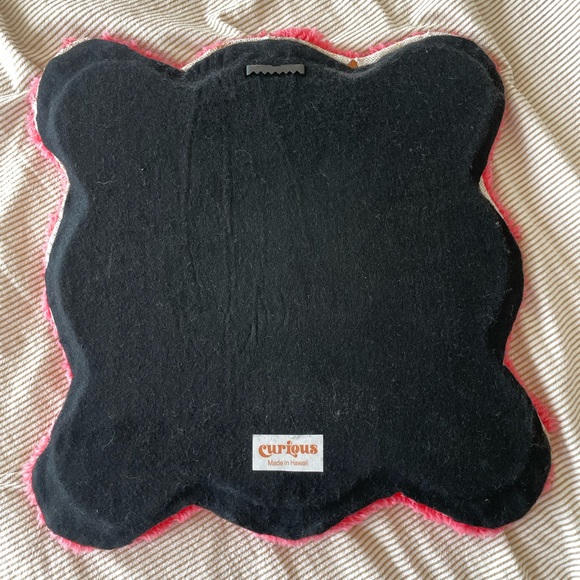 Wavy carpet mirror by Curious - Picture 3 of 4